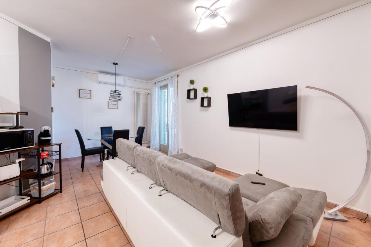 Wolf House - Peschiera Holiday - Jacuzzi Privata Peschiera del Garda Kültér fotó
