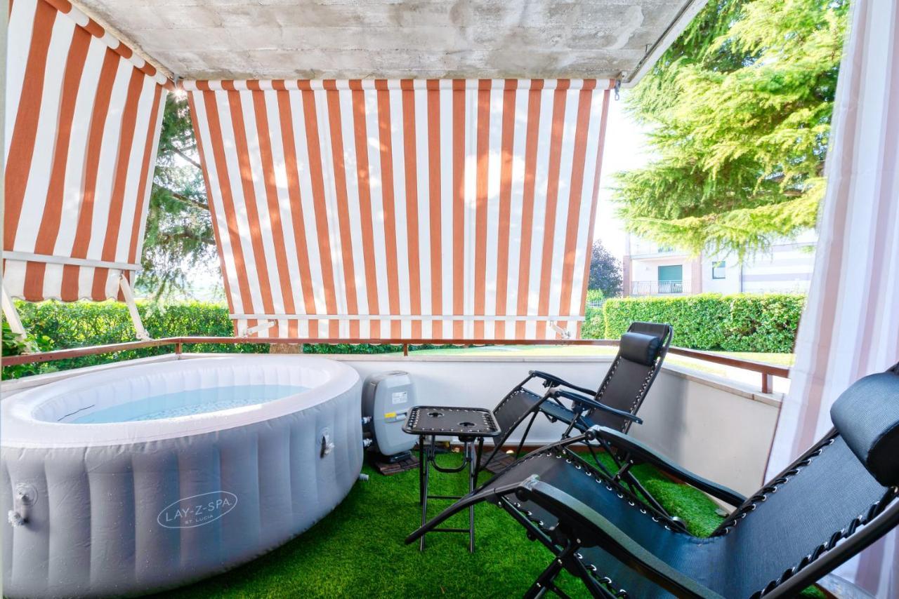 Wolf House - Peschiera Holiday - Jacuzzi Privata Peschiera del Garda Kültér fotó